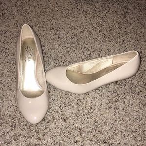 Super comfortable nude heels!